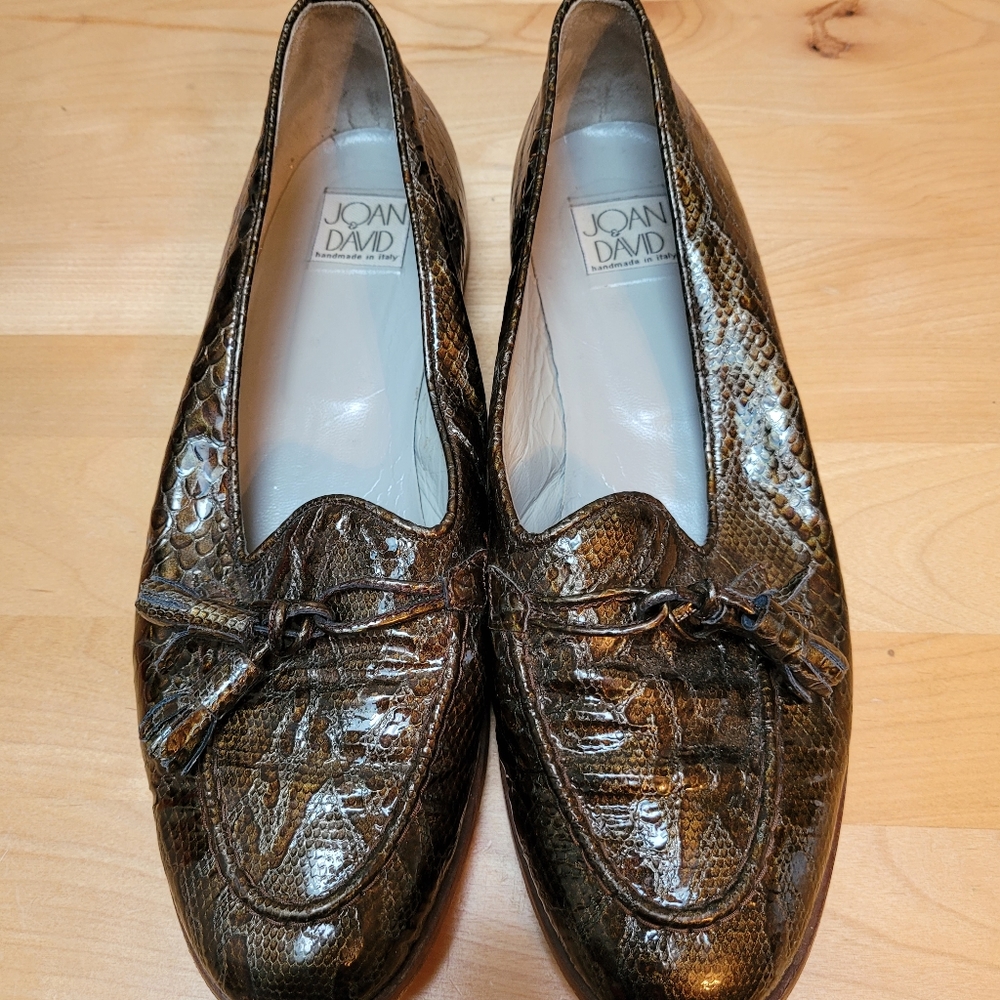 JOAN & DAVID | BRN SNAKESKIN TASSEL LOAFERS, SZ 40